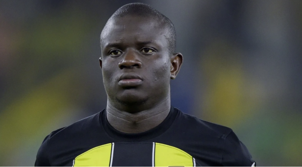 bu-kluba-kechmek-uchun-maashinin-azalmasina-razi-oldu