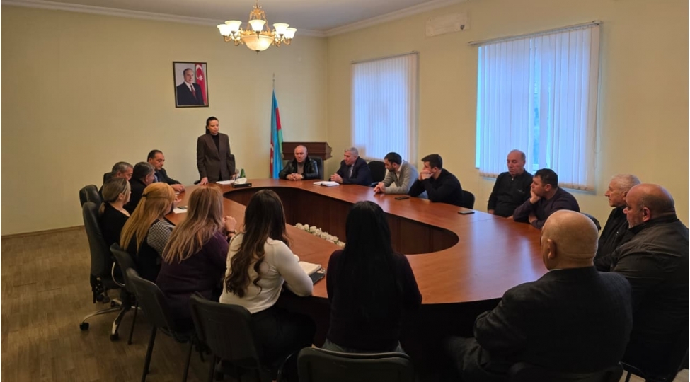 milli-meclisin-deputati-sebine-xasayeva-bileceri-qesebesinde-sechicileri-ile-gorushub