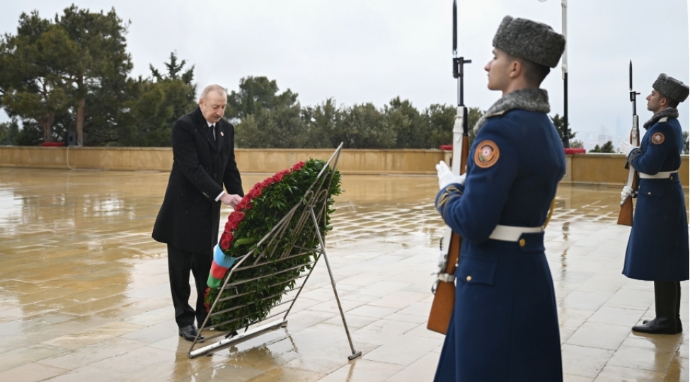 prezident-ilham-eliyev-20-yanvar-shehidlerinin-xatiresini-yad-edib-2