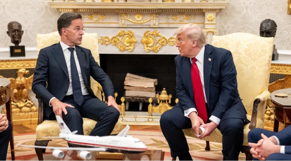 tramp-nato-nun-bash-katibi-ile-qrenlandiya-etrafindaki-veziyyeti-muzakire-etdi