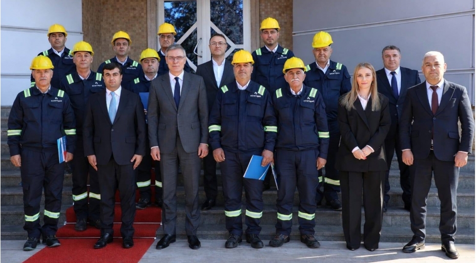 azeriqaz-rehberliyinaxchivanda-emekdashlari-mukafatlandirdi