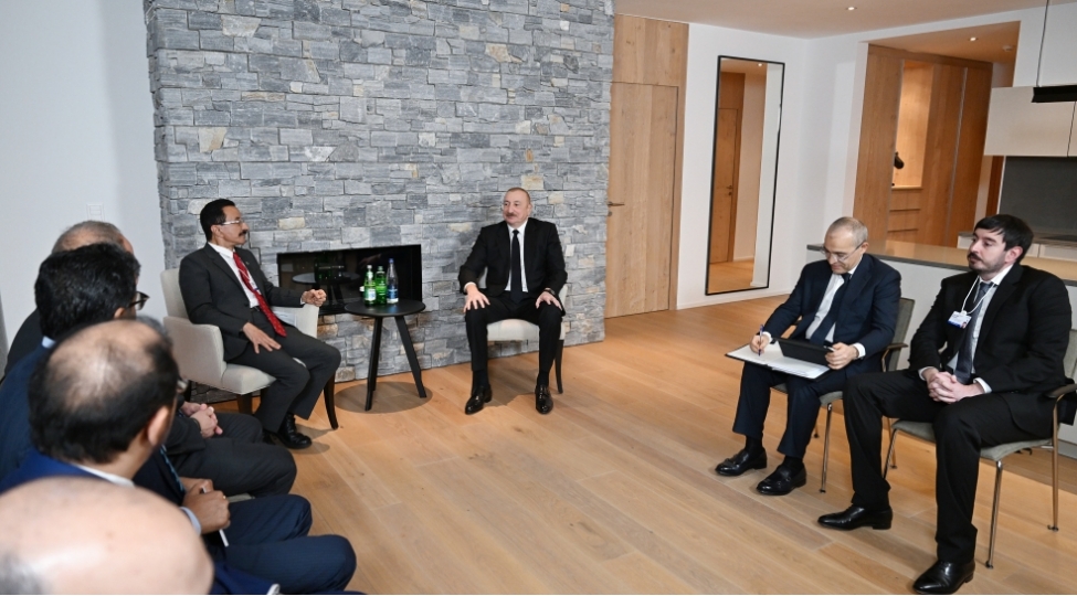 prezident-ilham-eliyev-davosda-dp-world-shirketler-qrupunun-sedri-ve-icrachi-direktoru-ile-gorushub