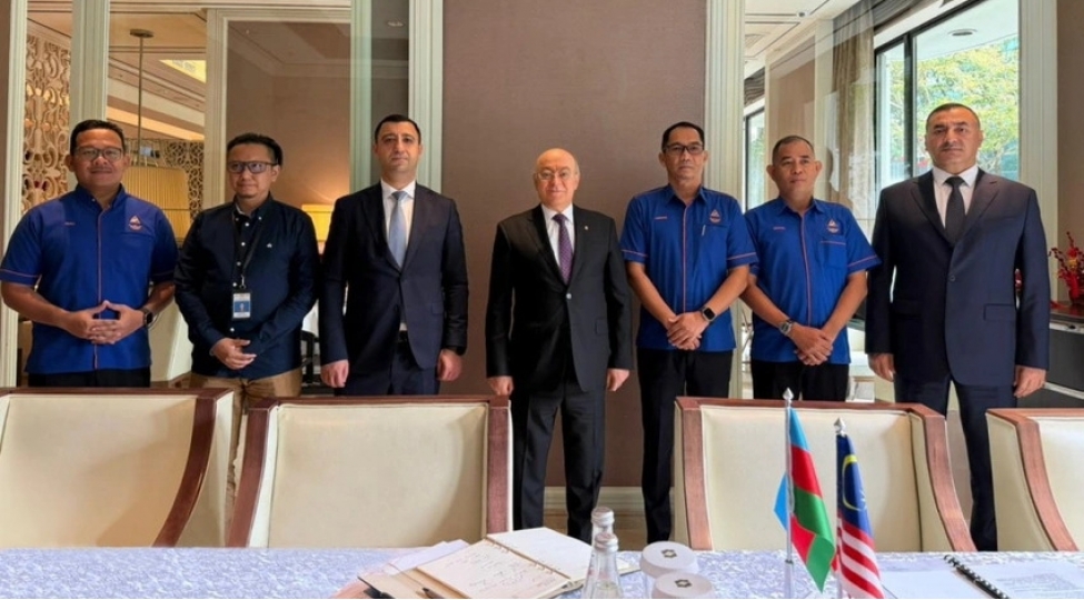 kemaleddin-heyderov-malayziyaya-sefer-edib