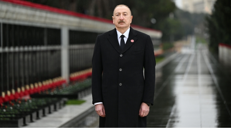 prezident-ilham-eliyev-shehidler-xiyabanini-ziyaretine-dair-videocharx-paylashib
