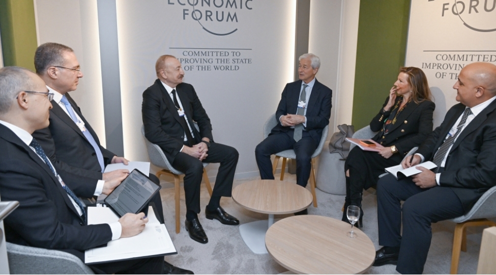 prezident-ilham-eliyev-davosda-jp-morgan-shirketinin-sedri-ve-bash-icrachi-direktoru-ile-gorushub