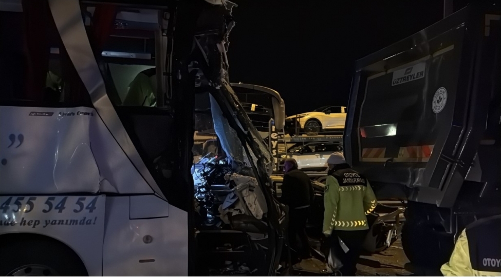 sakaryada-facievi-qeza-1-olu-19-yarali