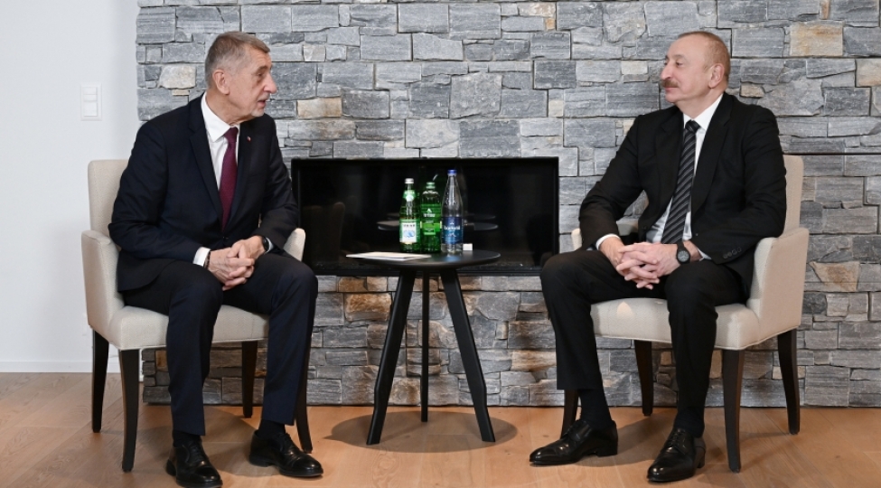 prezident-ilham-eliyev-davosda-chexiyanin-bash-naziri-ile-gorushub