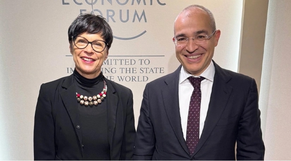 ai-ile-neqliyyat-logistika-infrastrukturunun-inkishafi-muzakire-olunub-mikayil-cabbarov