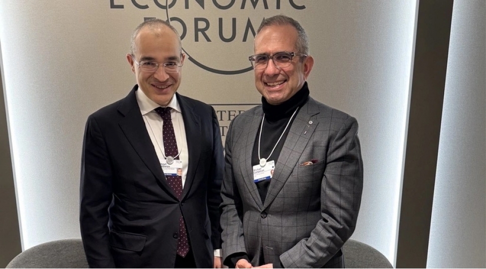 mikayil-cabbarov-coca-cola-shirketinin-resmisi-ile-gorushub