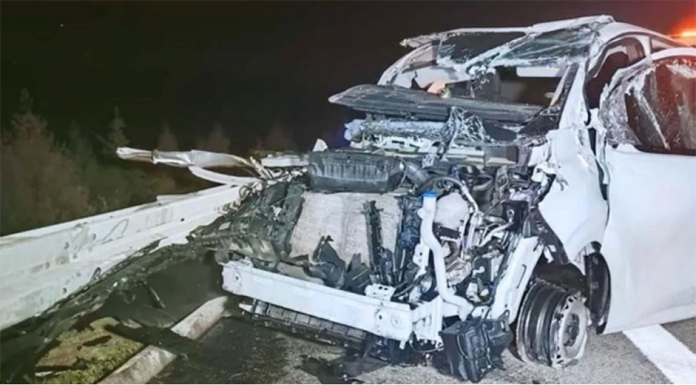 avtomobil-qezasi-zamani-8-kiloqram-qizil-itib