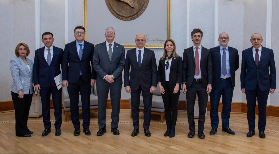 dunya-neft-shurasi-ile-emekdashligin-inkishafi-muzakire-edilib