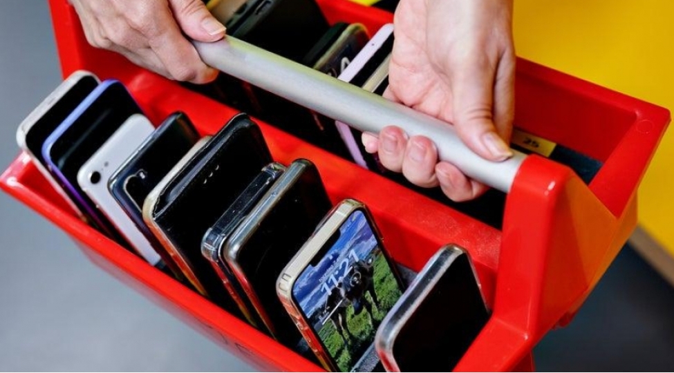 isvech-mekteblerinde-mobil-telefonlara-qadaga-tetbiq-olunacaq