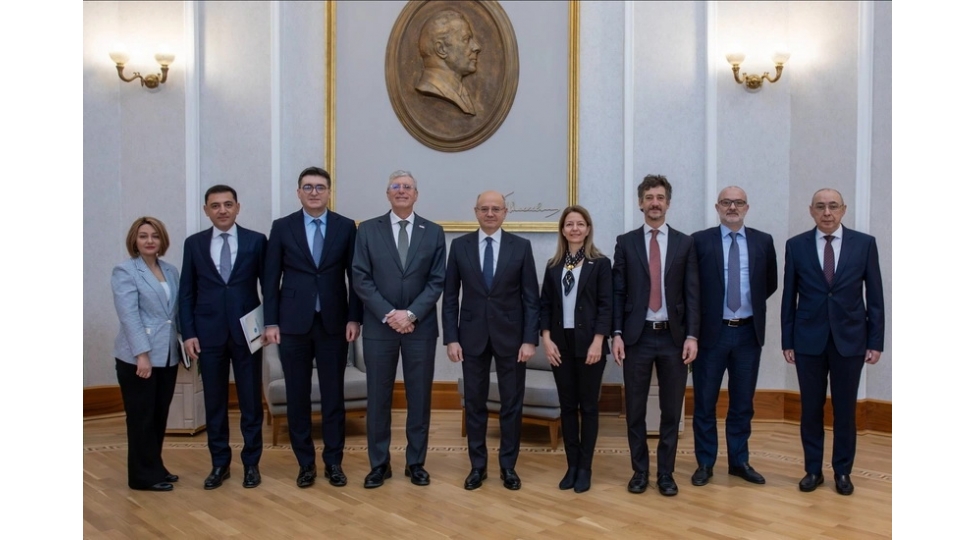 azerbaycan-dunya-neft-shurasi-ile-emekdashligin-inkishafini-muzakire-edib