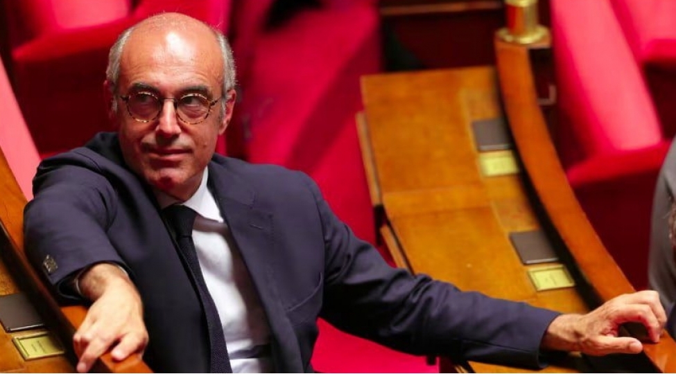 fransanin-kechmish-senatoruna-dord-il-hebs-cezasi-verildi