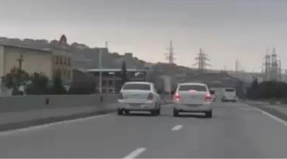 yolda-suret-yarishi-teshkil-eden-suruculer-saxlanilib-video