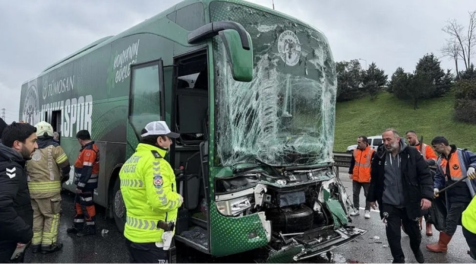 turkiye-klubunun-avtobusu-qezaya-ugrayib-iki-futbolchu-xesaret-alib