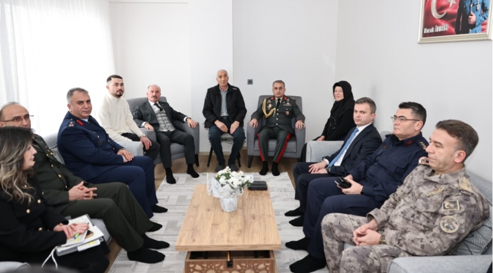 azerbaycanin-herbi-attashesi-turkiyenin-iki-vilayetinde-shehid-ailelerini-ziyaret-edib