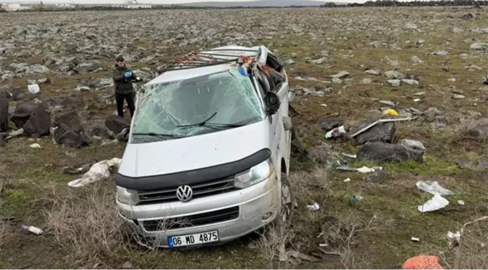 turkiyede-mikroavtobus-ashib