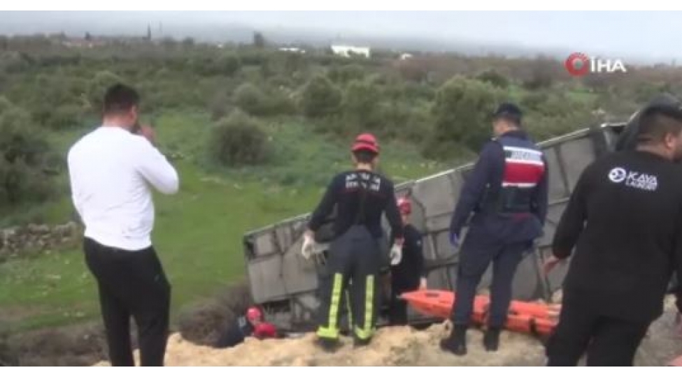 antalyada-sernishin-avtobusu-dereye-ashib-8-nefer-olub