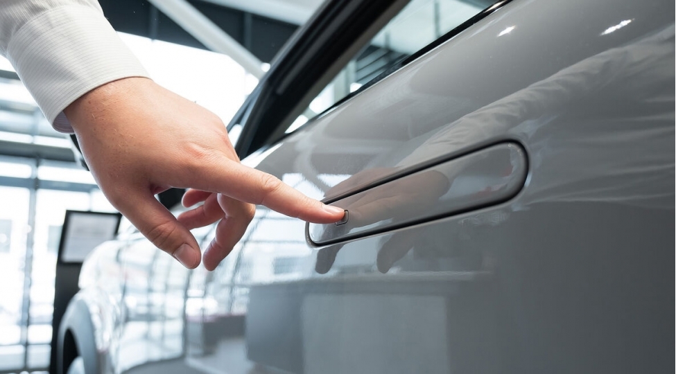 chin-avtomobillerde-gizli-qapi-tutacaqlarini-qadagan-etdi