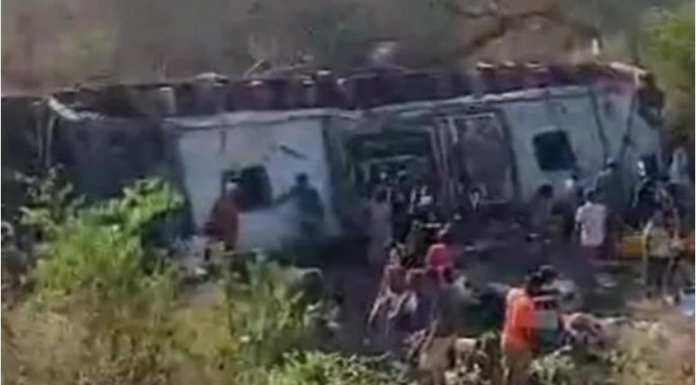 avtobus-qezasinda-en-azi-15-nefer-olub