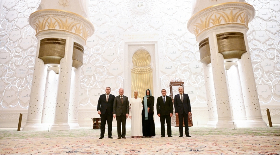leyla-eliyeva-ebu-dabide-sheyx-zayed-mescidini-ziyaret-edib