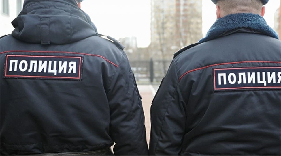 ufada-ali-mekteb-yataqxanasinda-telebeleri-ve-polisi-yaralayan-shexs-saxlanilib