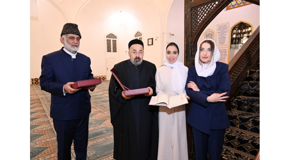 leyla-eliyeva-ve-alena-eliyeva-gencede-shah-abbas-mescidini-ziyaret-edibler