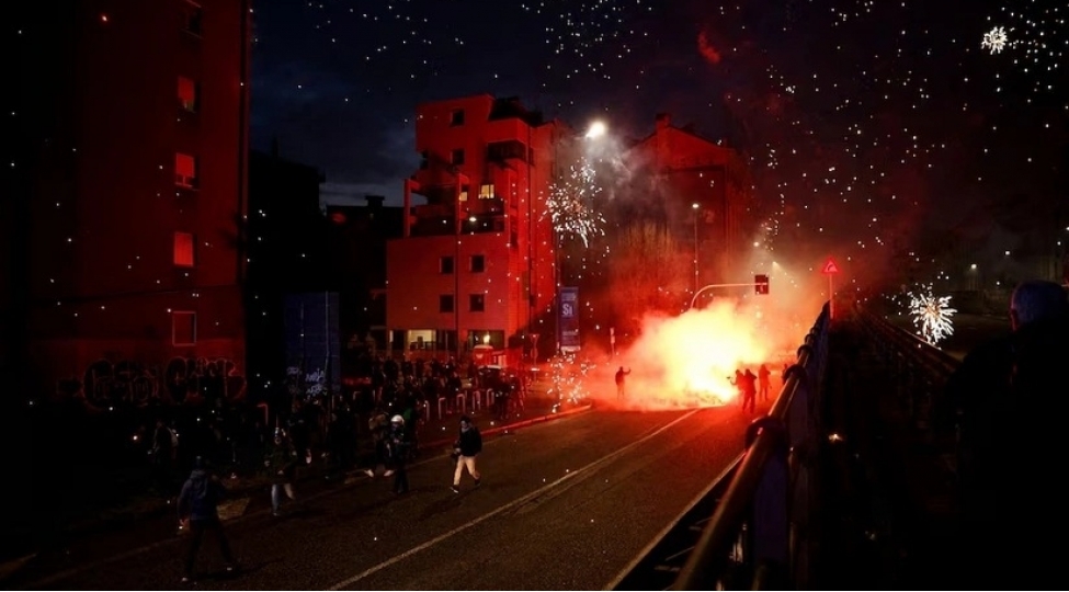 milanda-polisle-etirazchilar-arasinda-toqqushmalar-bash-verib