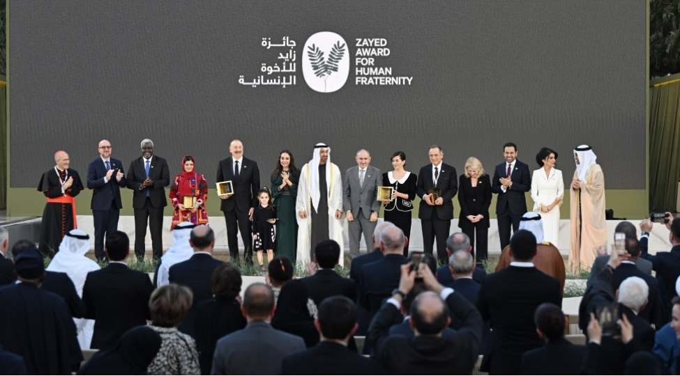 azerbaycan-modeli-gosterir-ki