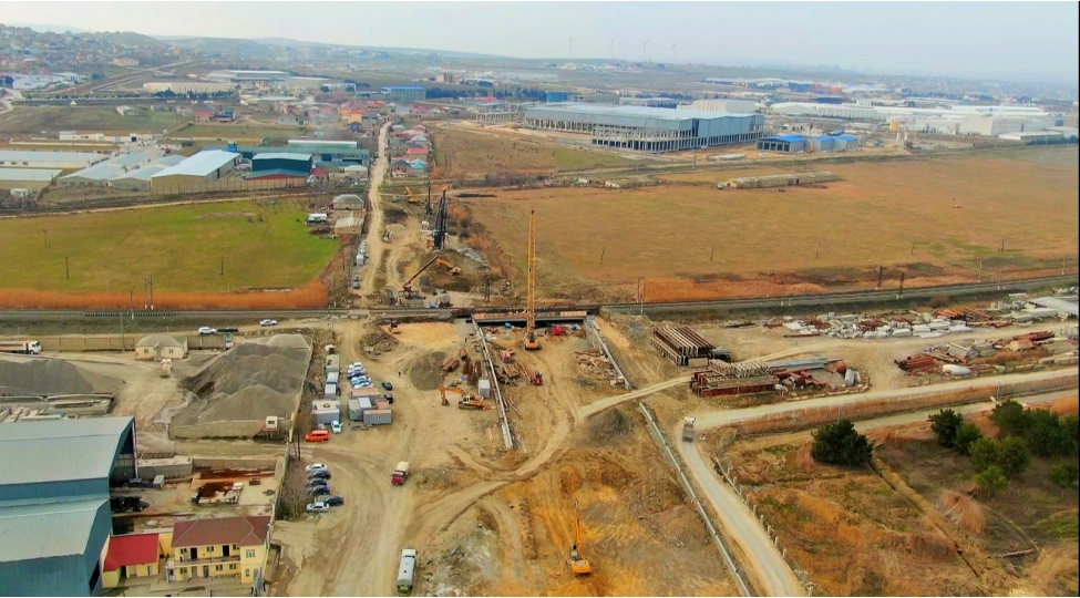 iki-magistrali-birleshdiren-yeni-neqliyyat-arteriyasi-video