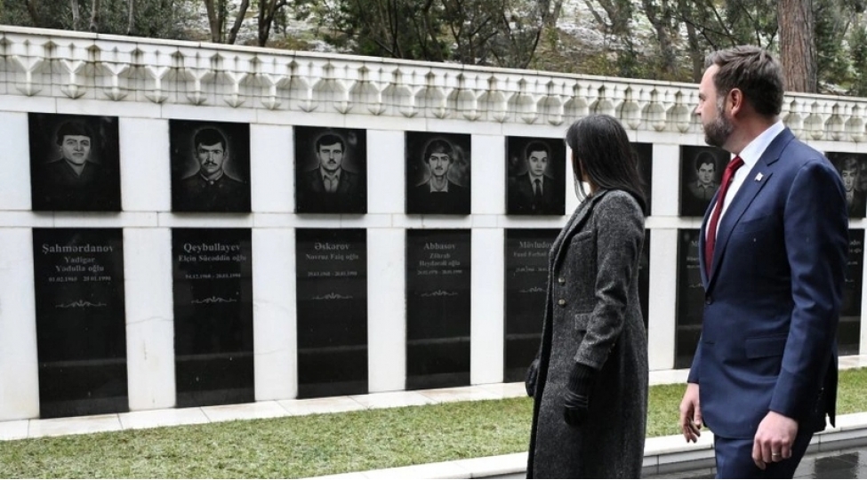 sefirlik-vens-ailesinin-shehidler-xiyabanini-ziyareti-azerbaycan-xalqinin-gosterdiyi-fedakarliqlara-hormetin-ifadesidir