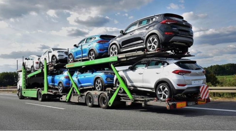 gurcustana-6-ilden-kohne-avtomobillerin-idxali-qadagan-olunacaq