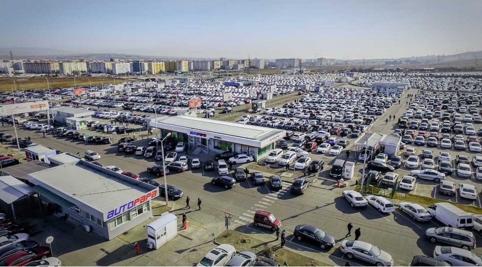 gurcustanda-alti-ilden-kohne-avtomobillerin-idxali-qadagan-edilecek