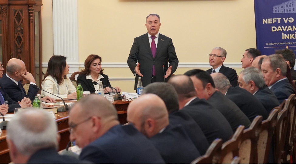 prezident-kitabxanasindasadiq-qurbanovun-muellifi-oldugu-uchcildlik-fundamental-neshrin-teqdimati-olub