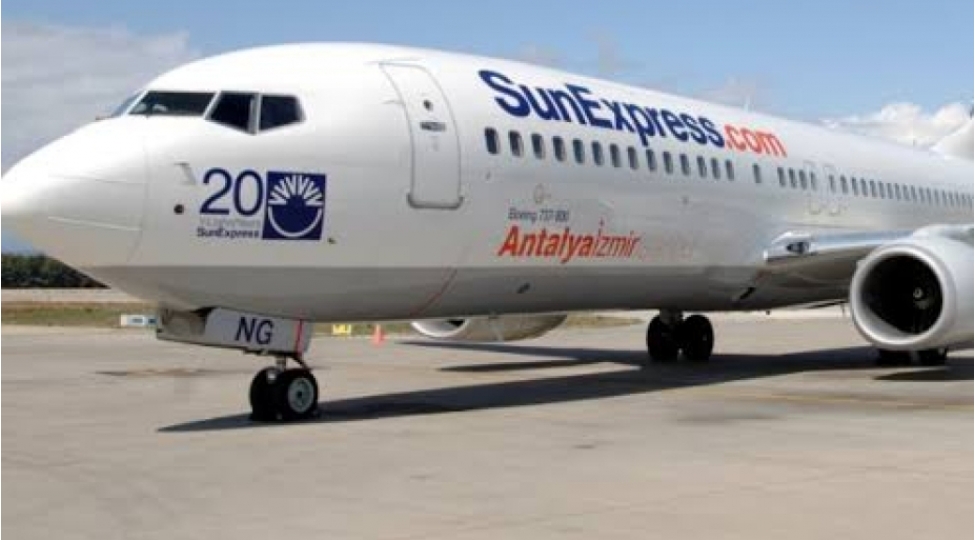 antalya-hava-limaninda-qalxish-zamani-teyyarenin-tekerleri-yerinden-chixib