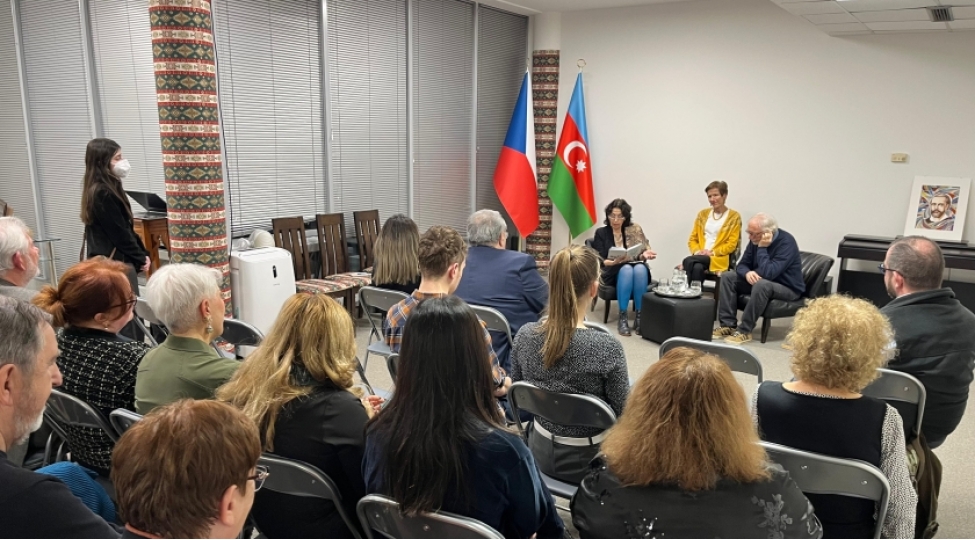 praqadaki-azerbaycan-medeniyyet-evinde-edebi-axsham-teshkil-olunub