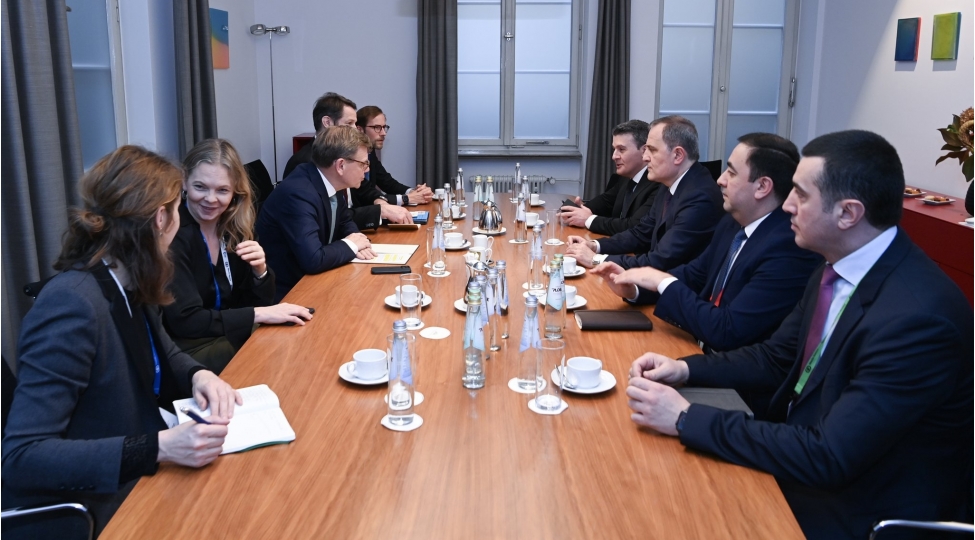 ceyhun-bayramov-almaniyanin-xin-rehberi-ile-gorushub