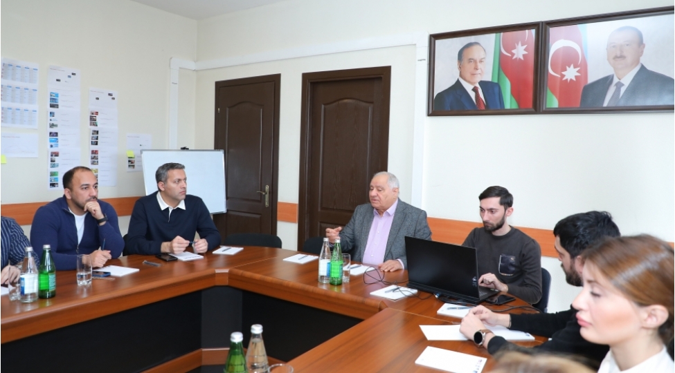 teleradio-akademiyasinda-ekran-efirde-edebi-teleffuz-ve-publisistik-uslub-movzusunda-telim-teshkil-olunub