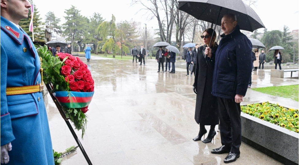 prezident-ilham-eliyev-belqradda-umummilli-lider-heyder-eliyevin-ve-gorkemli-serb-yazichisi-milorad-pavichin-abidelerini-ziyaret-edib
