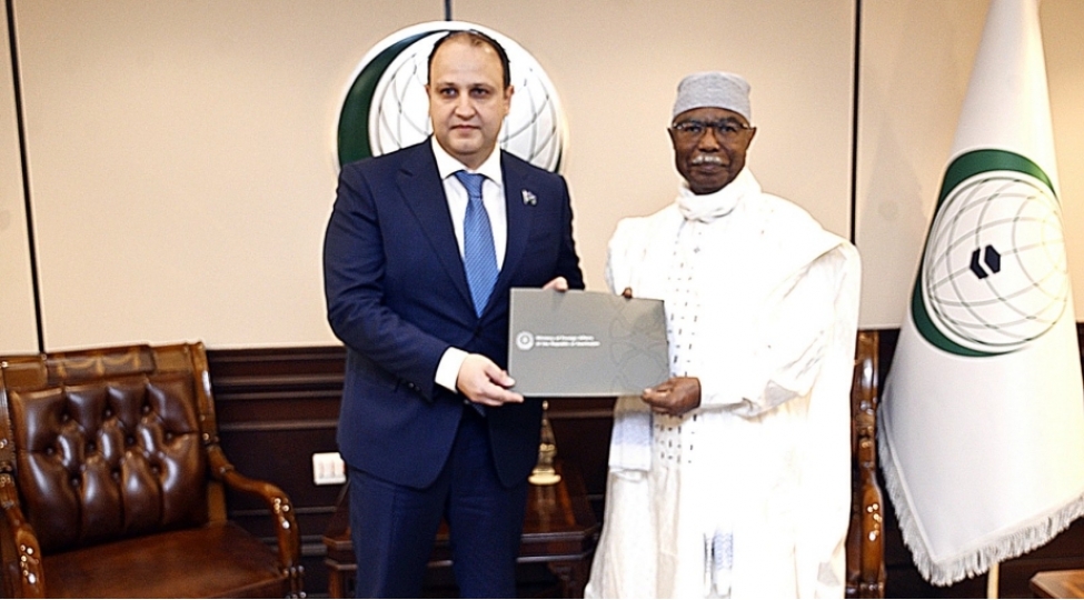 azerbaycan-sefiri-etimadnamesini-iet-bash-katibine-teqdim-edib