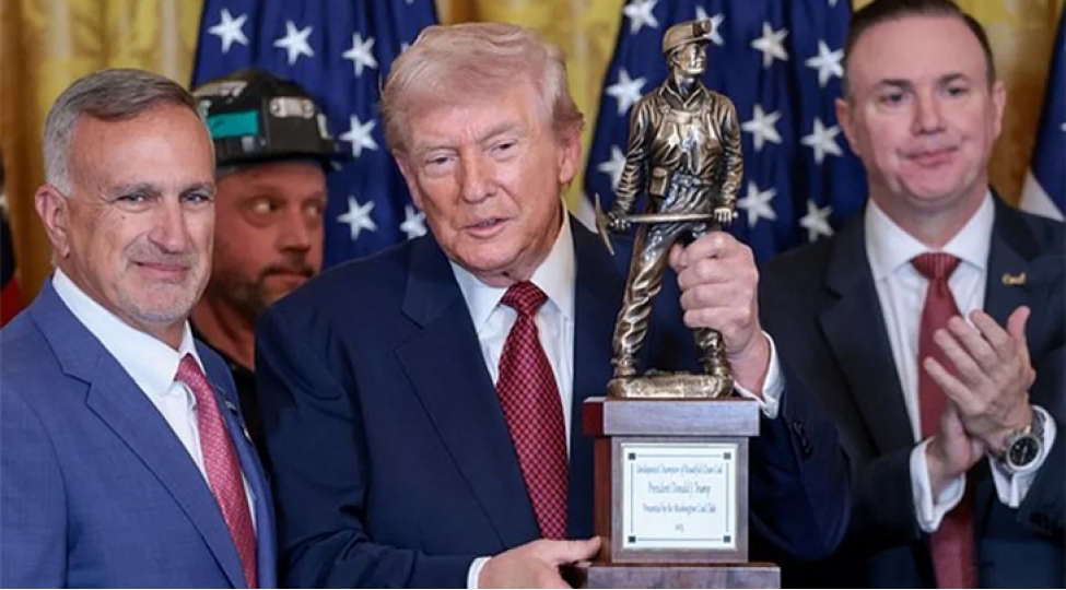 ag-evde-maraqli-mukafatlandirma-tramp-komur-chempionu-sechildi