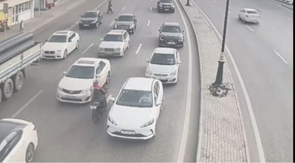 paytaxtda-avtoxuliqanliq-eden-surucu-hebs-edilib-video