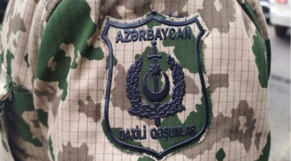 qadin-herbchiler-uchun-maxe-muddetinin-3-ilden-6-ayadek-azaldilmasi-teklifi-ilk-oxunushda-qebul-edilib