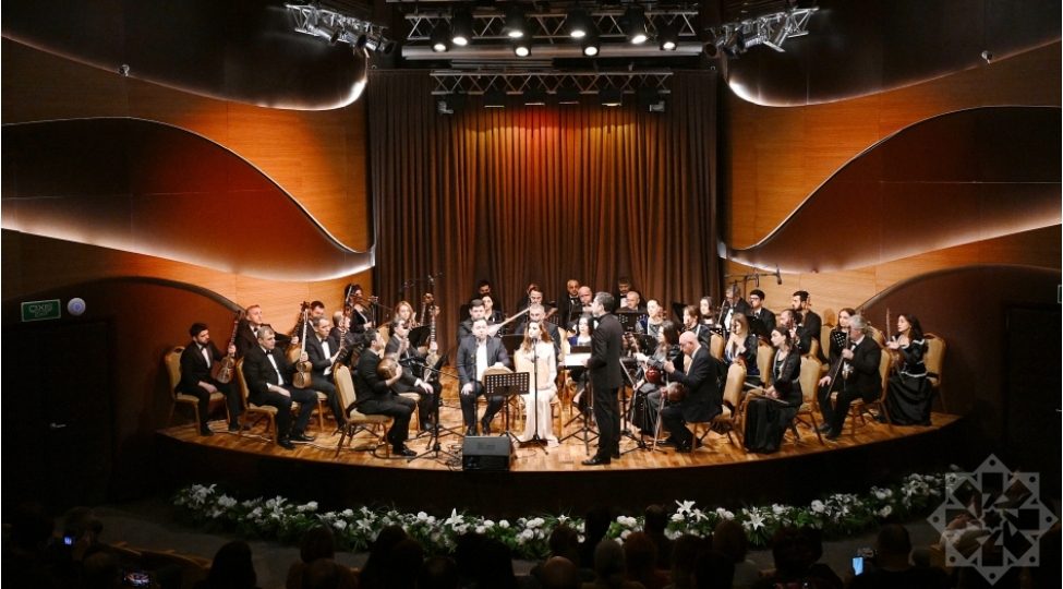 zabul-segah-ve-bayati-kurd-mugamlari-orkestrin-mushayieti-ile-seslenib