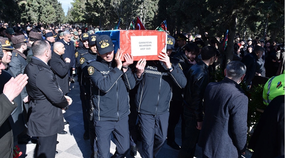 sumqayitda-birinci-qarabag-muharibesinin-shehidi-mehriban-qarayeva-defn-edilib