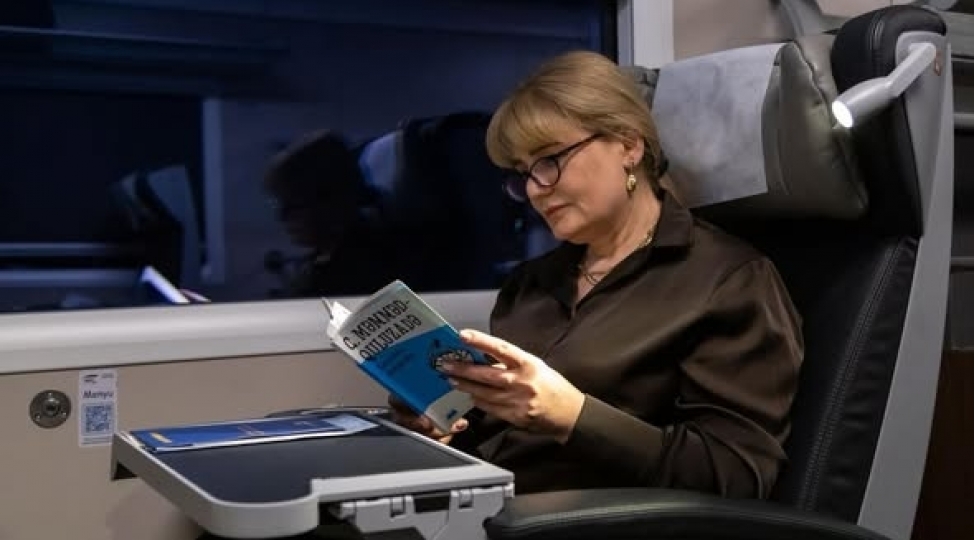 kitablarin-yol-yoldashligi-davam-edir