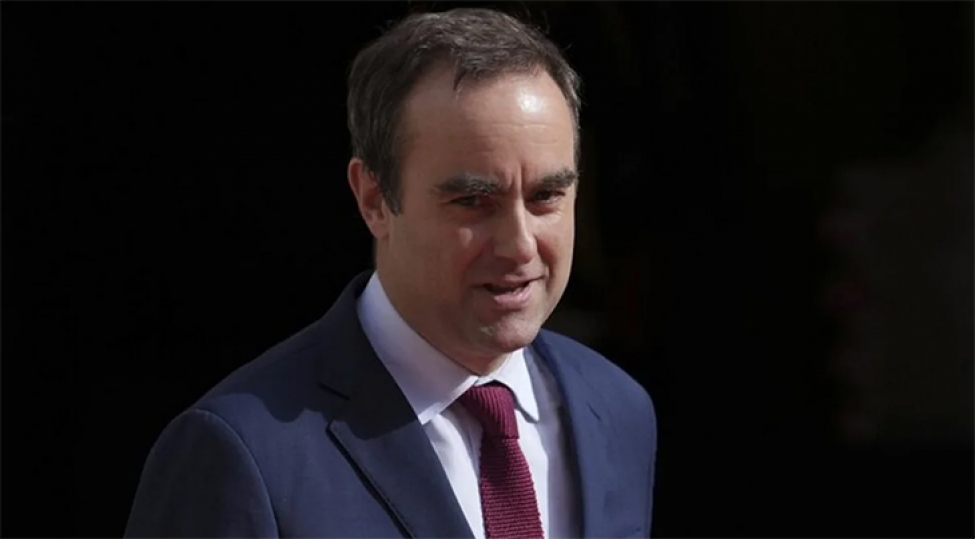 kiv-lekornu-makronla-meslehetleshmelerden-sonra-hokumet-deyishikliklerini-texire-salib