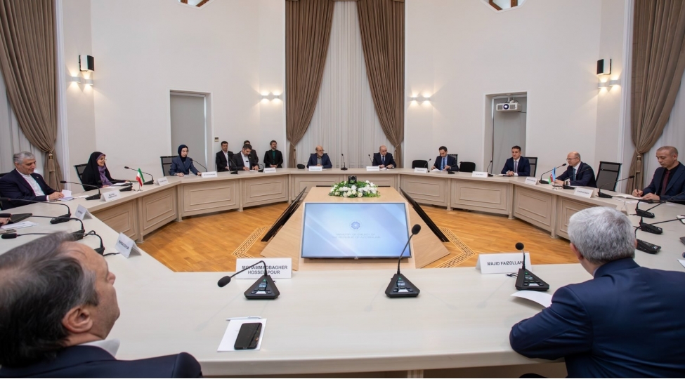 energetika-naziri-iranin-yol-ve-shehersalma-nazirinin-bashchiliq-etdiyi-numayende-heyeti-ile-gorushub