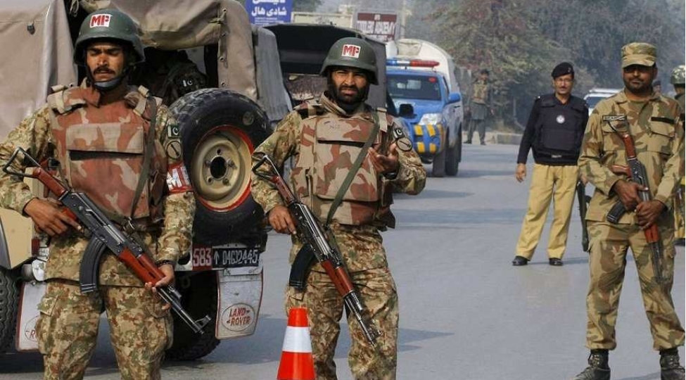 pakistanda-polis-avtomobiline-hucum-olub-olenler-var